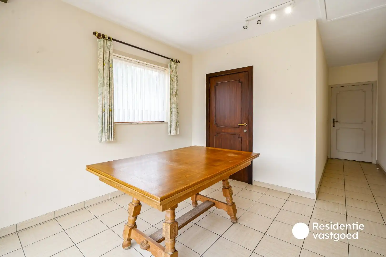 Statige gelijkvloerse villa op een terrein van 2342 m² te Oostduinkerke (Koksijde).  foto 11