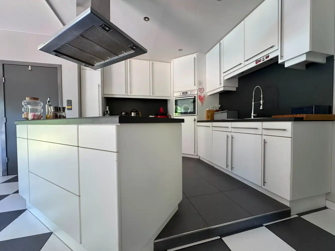 Villa met zwembad en bijgebouw foto 17