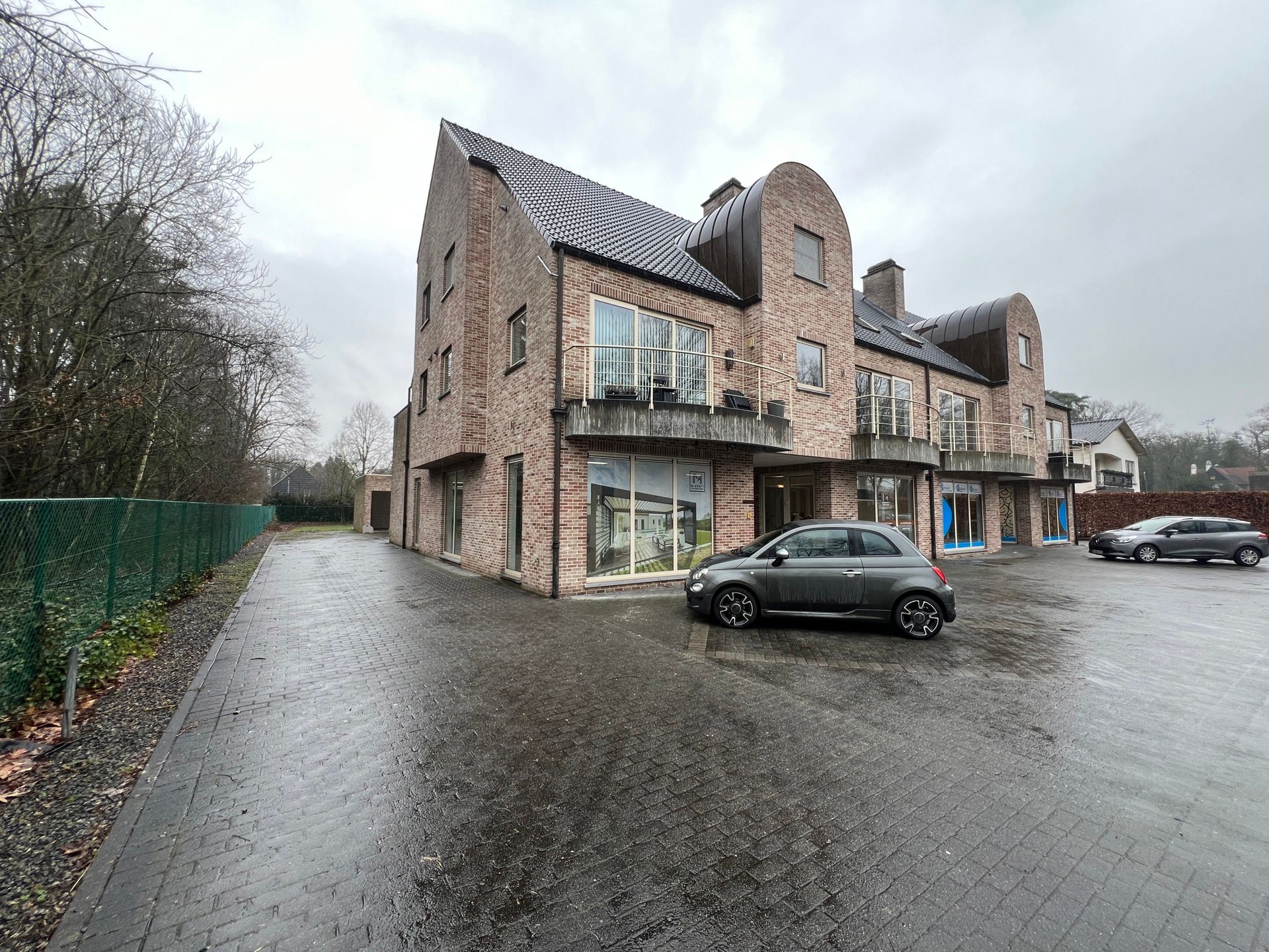 TE HUUR: handelspand/kantoor op toplocatie foto 2