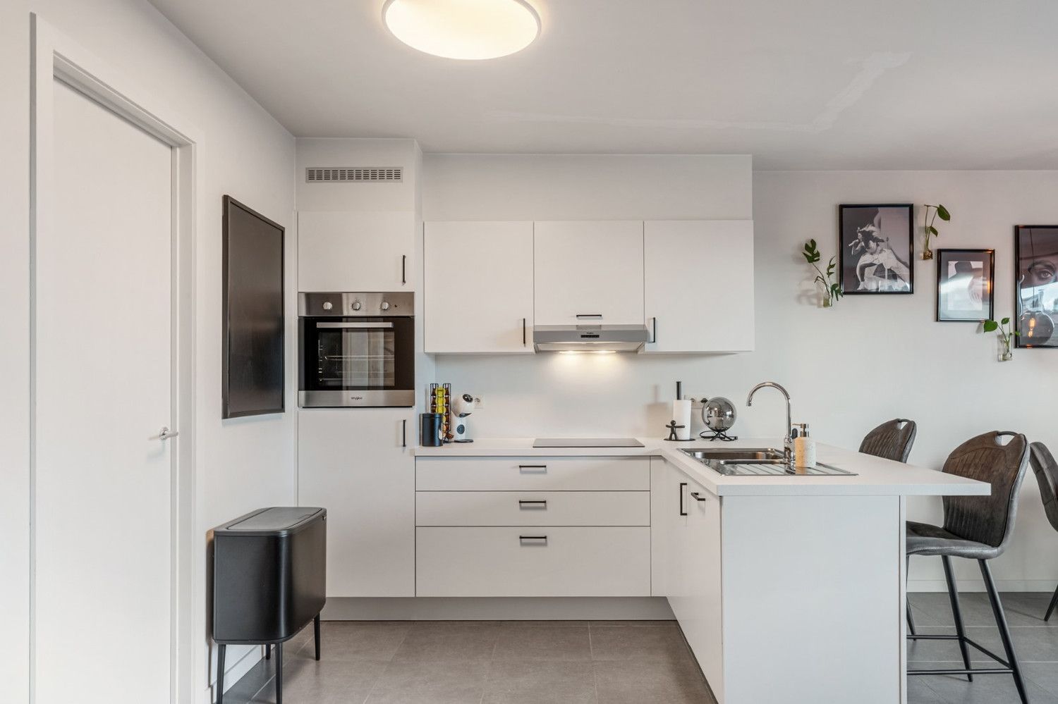 Modern en licht Duplexappartement met 3 slk berging en autostpl foto 4