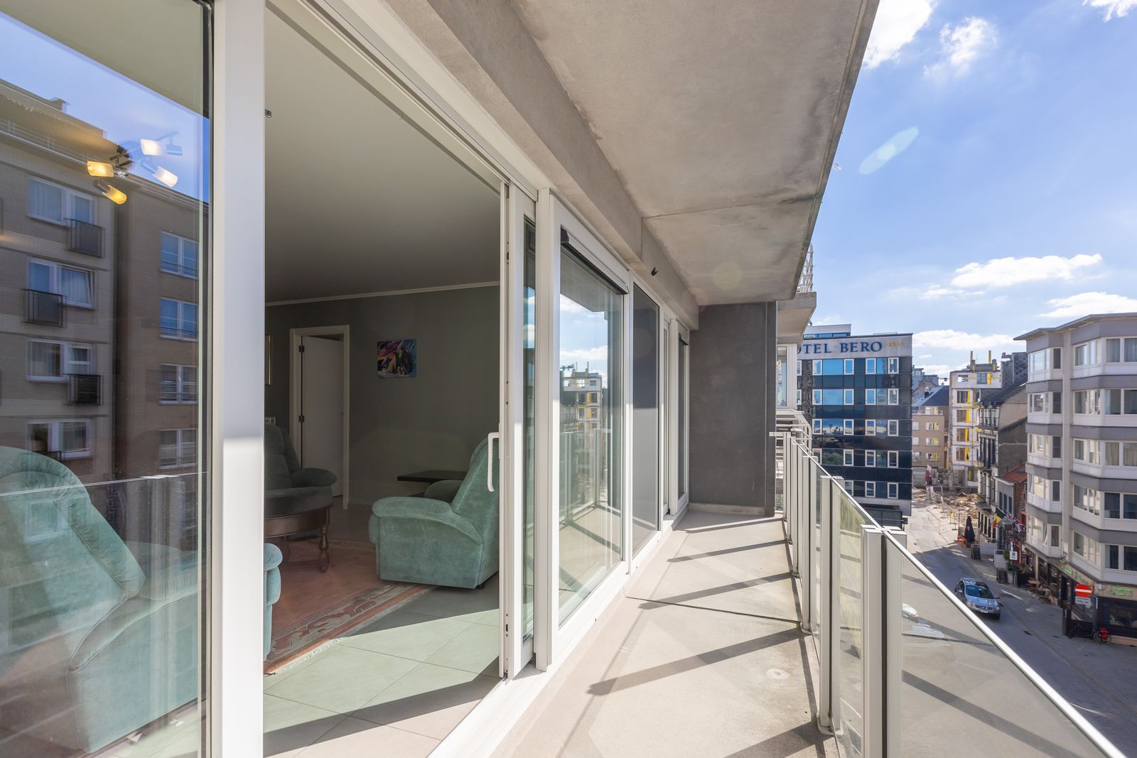 Ruim appartement met 3 slpk en terras waar u geniet van lateraal zeezicht ! foto 3