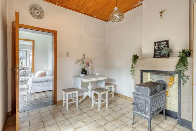Charmante halfopen woning met authentieke elementen en prachtig zicht op de weilanden foto 8