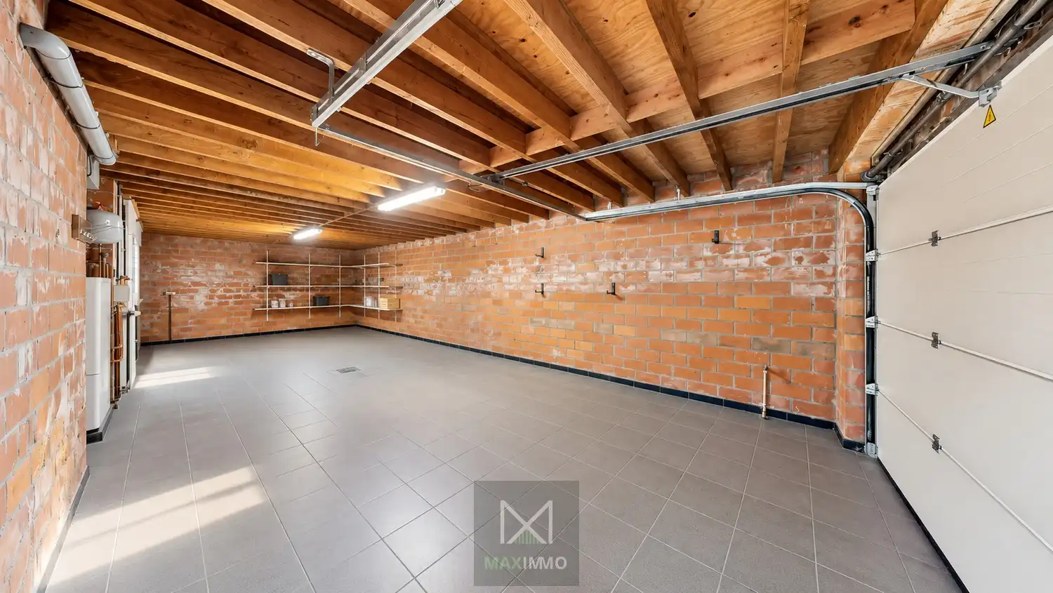 Ruime woning met dubbele garage, grote tuin en prachtig zicht op de velden foto 18