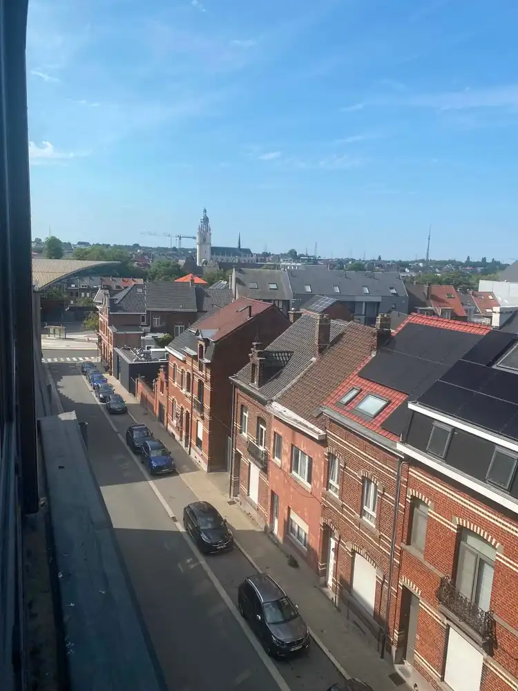 Ruim en centraal gelegen appartement met groot terras en 2 autostaanplaatsen foto 12