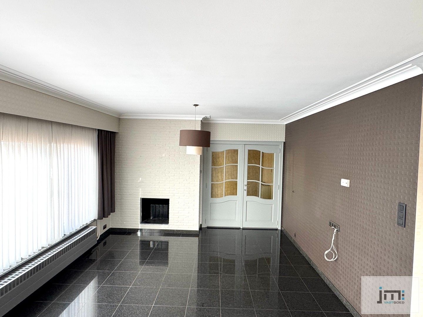 Goed onderhouden woning met ruime garage en carport foto 4