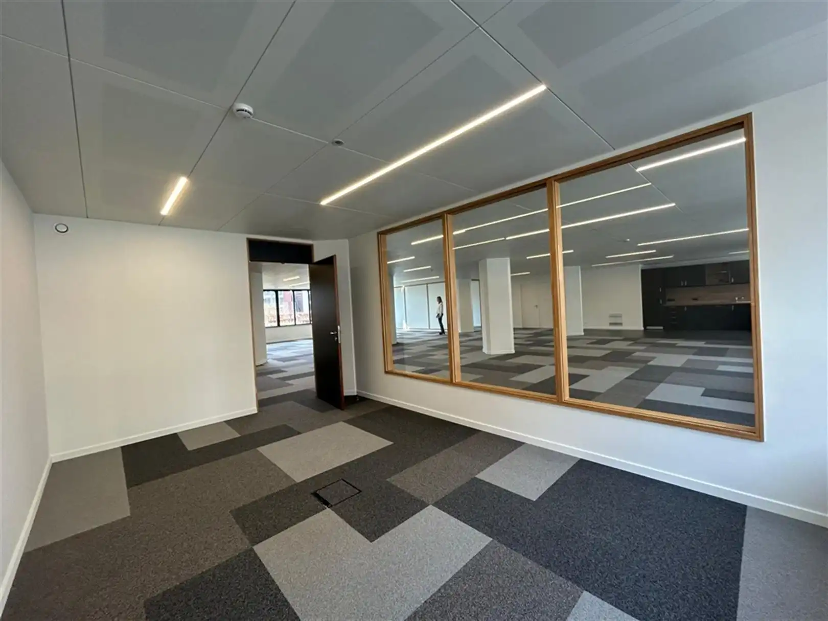 Volledig rerenoveerde kantoren te huur vanaf 150 m² foto 12