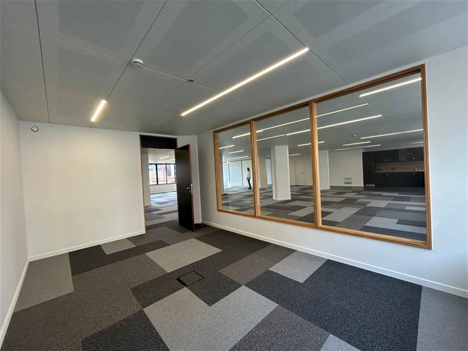 Volledig rerenoveerde kantoren te huur vanaf 150 m² foto 12