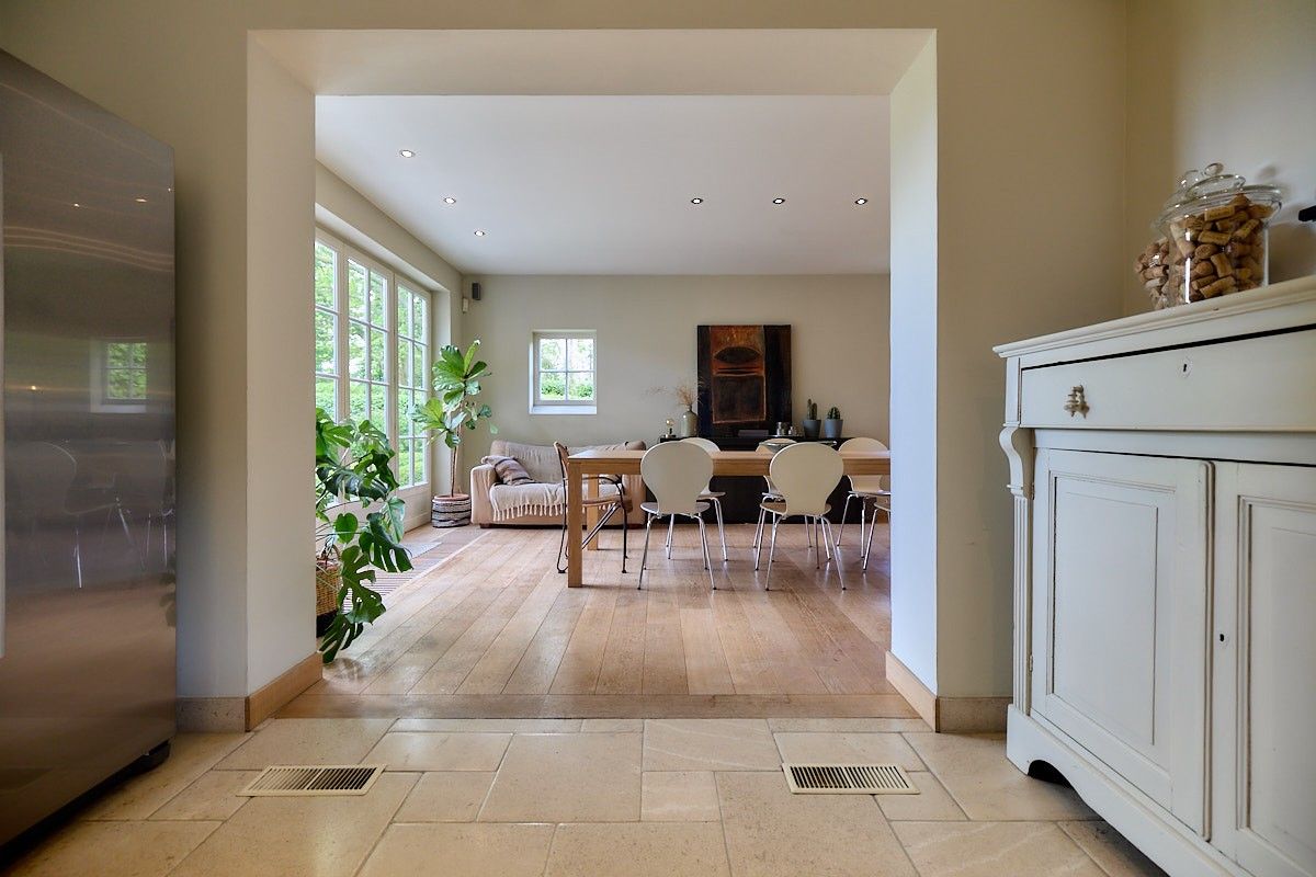 Hedendaags landelijk en rustig wonen in deze opmerkelijke villa met aangelegde tuin. foto 11