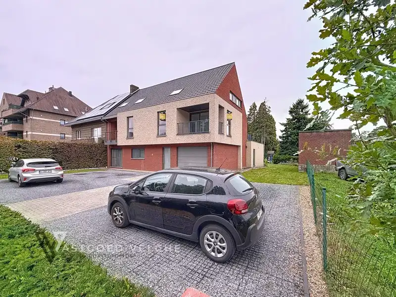 Centraal gelegen duplex appartement met 3 slaapkamers, 2 terrassen en private tuin ! foto 33