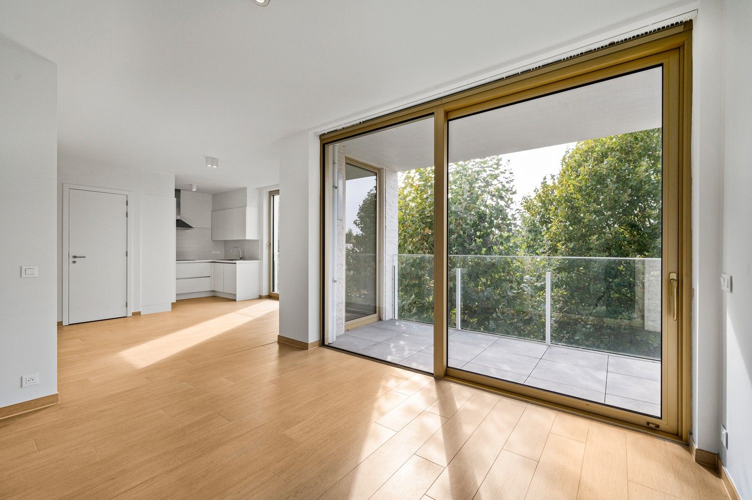 Modern 1-slaapkamer BEN appartement met een terras en autostaanplaats te Kapellen! foto 2