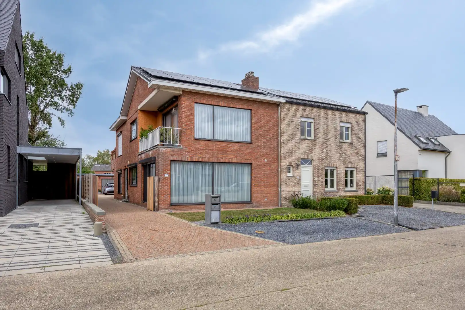 Instapklaar gelijkvloers appartement met 2 slpks en garage, rustig gelegen te OLV Olen ! foto {{pictureIndex}}