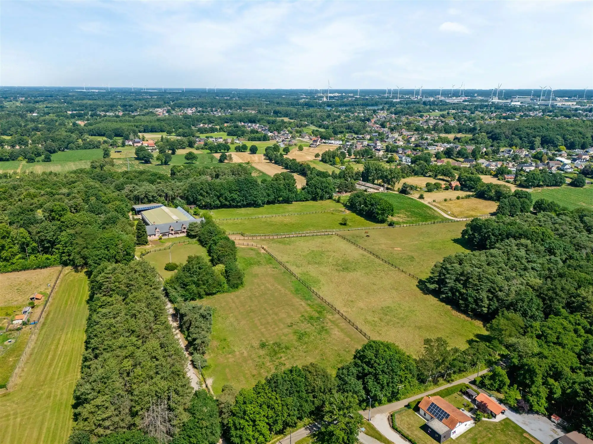 UNIEKE EIGENDOM MET 24 PAARDENSTALLEN EN BINNENPISTE OP CA 10 HECTARE TE PAAL-BERINGEN foto 16
