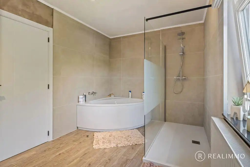 Exclusieve villa met ruime woonoppervlakte en rustige ligging! foto 22