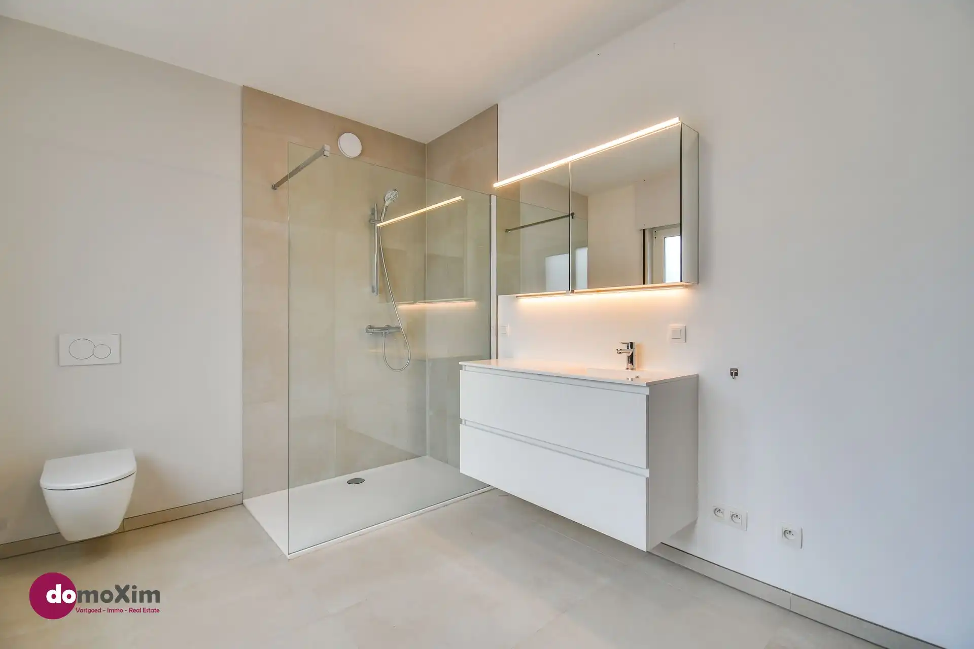 Gerenoveerde woning met loods, stallen en serre op een terrein van 32 are foto 9