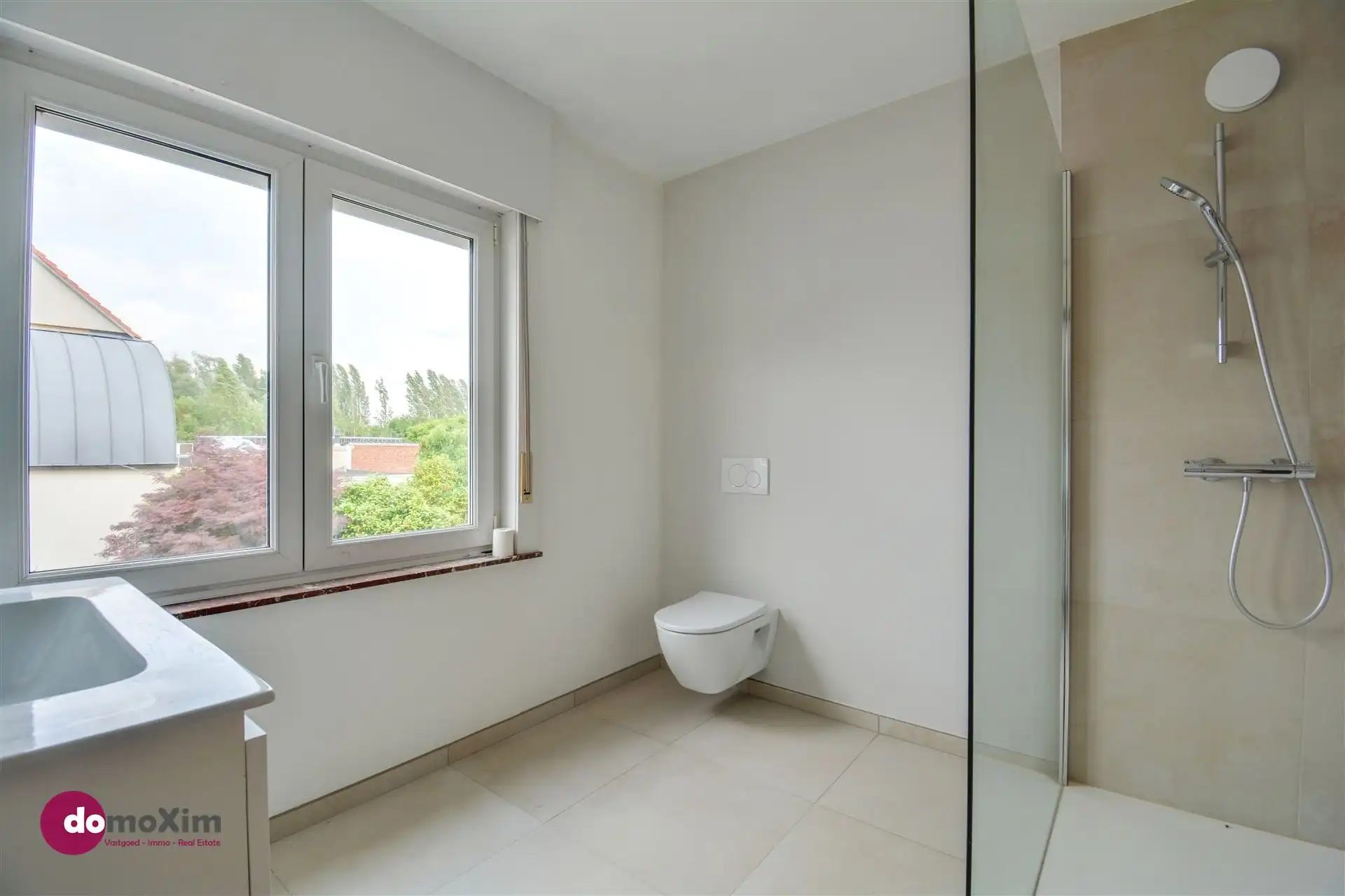 Gerenoveerde woning met loods, stallen en serre op een terrein van 32 are foto 9