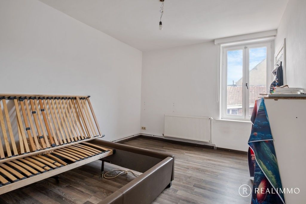 Veelzijdige eigendom met charmante gevel, buitenruimte en potentieel voor ruime woning foto 15