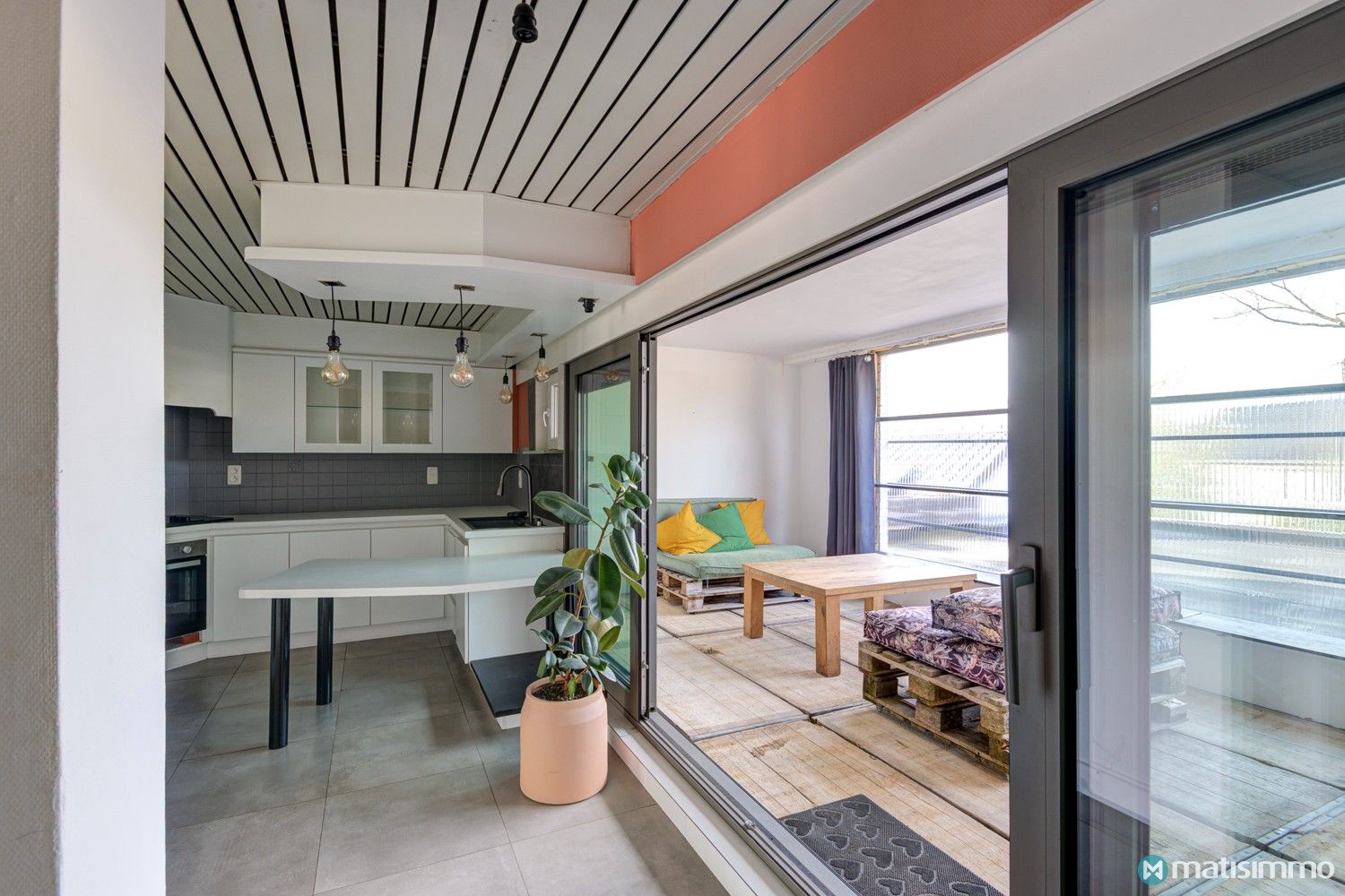 RUIM, DEELS GERENOVEERD DUPLEXAPPARTEMENT MET 3 SLAAPKAMERS, GROOT TERRAS, GARAGEBOX EN AUTOSTAANPLAATS foto 12