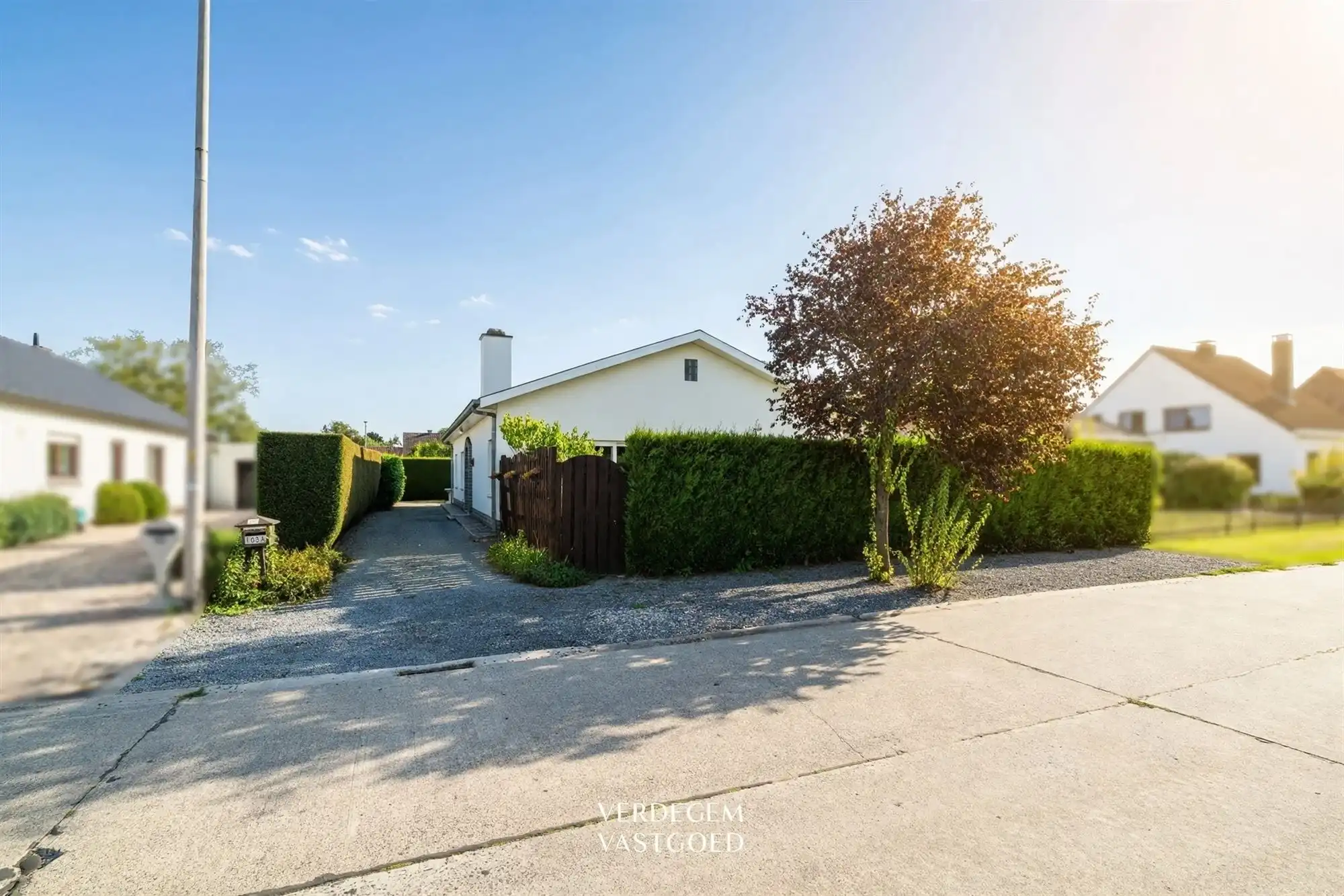 Charmante bungalow met 3 slaapkamers, ruime garage en zonnige tuin op 585m² foto 13