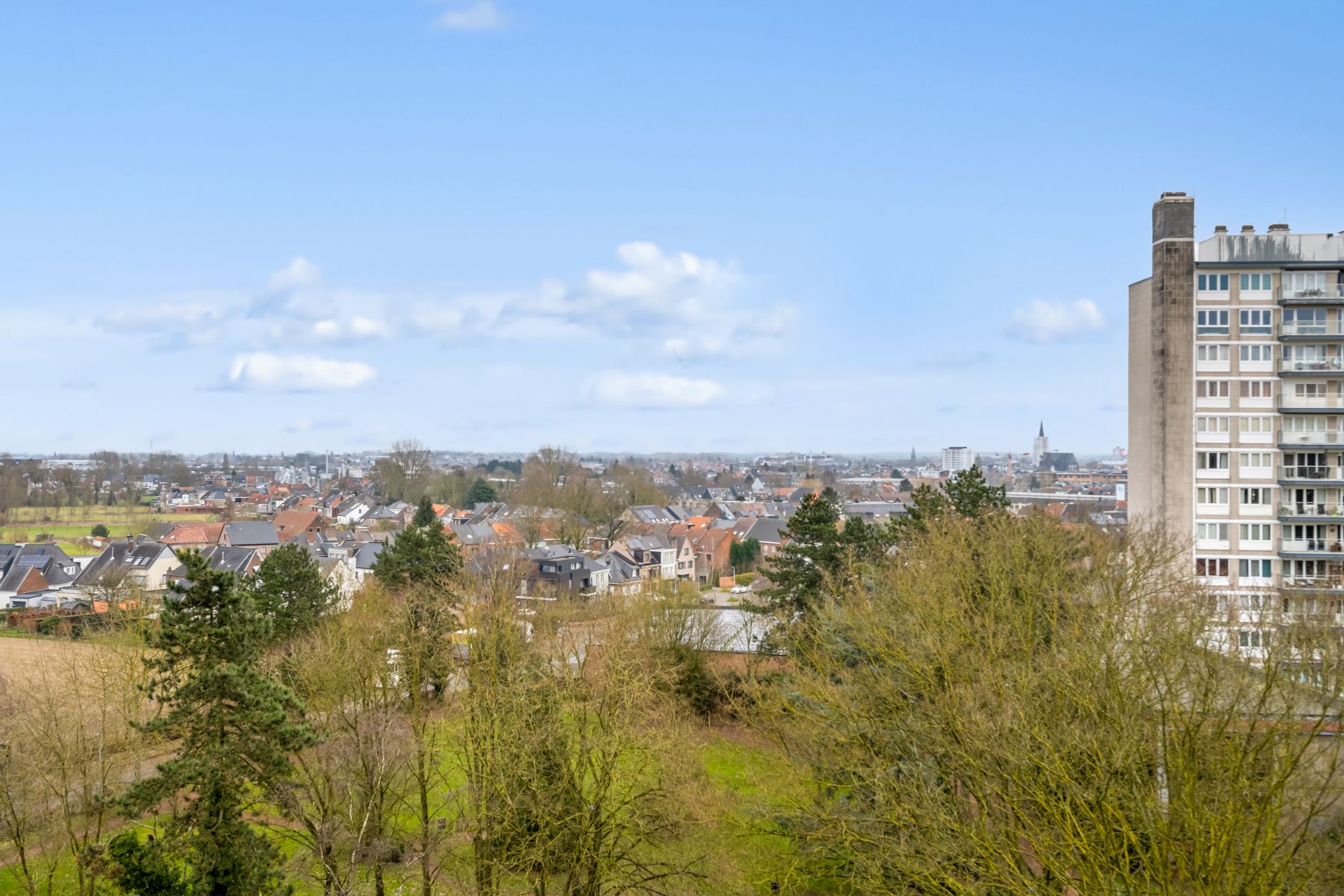 Instapklaar 3-slaapkamerappartement met terras en uitzicht foto 15