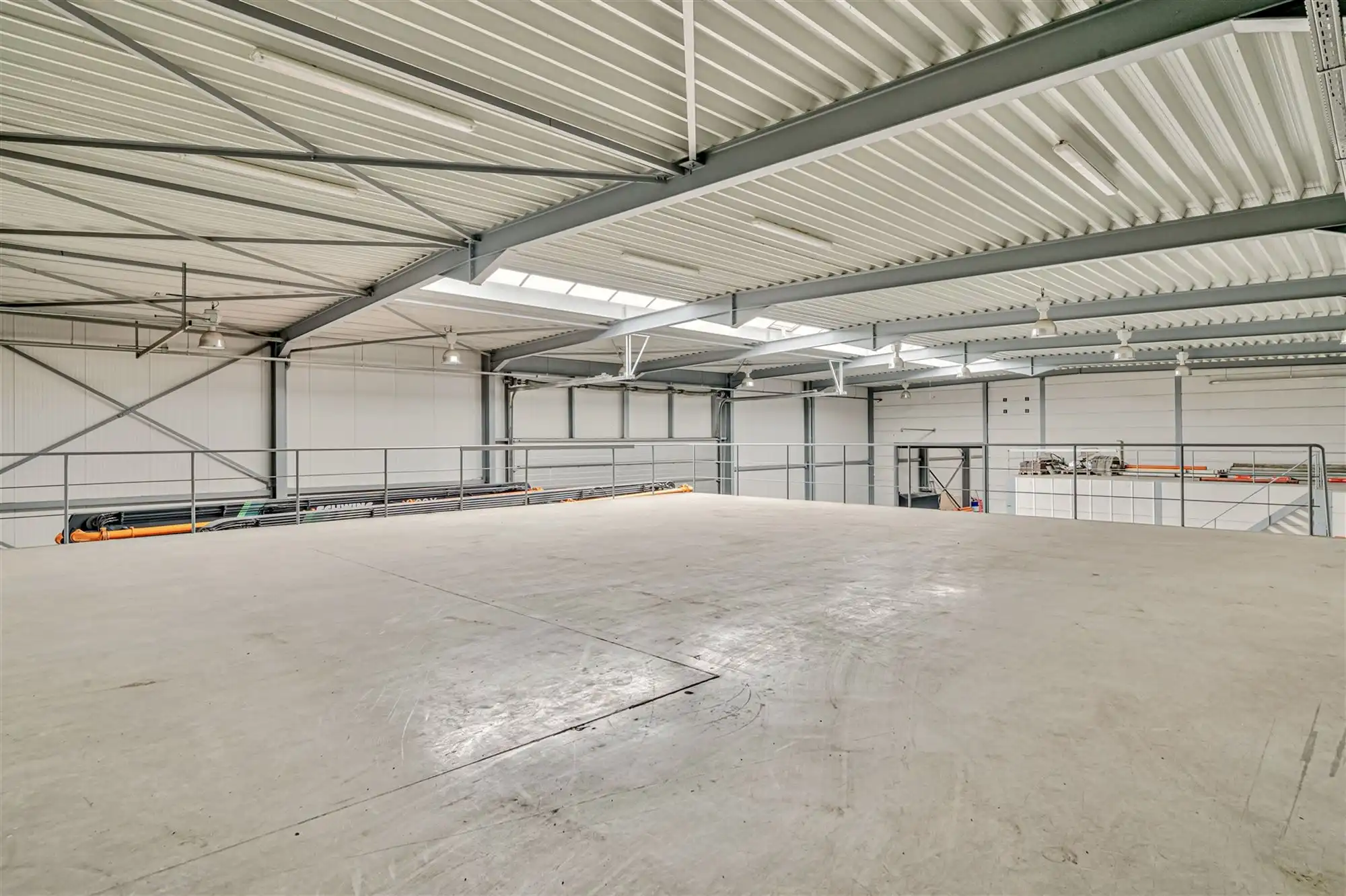 Zeer goed gelegen magazijn van ca 450 m2 foto 4