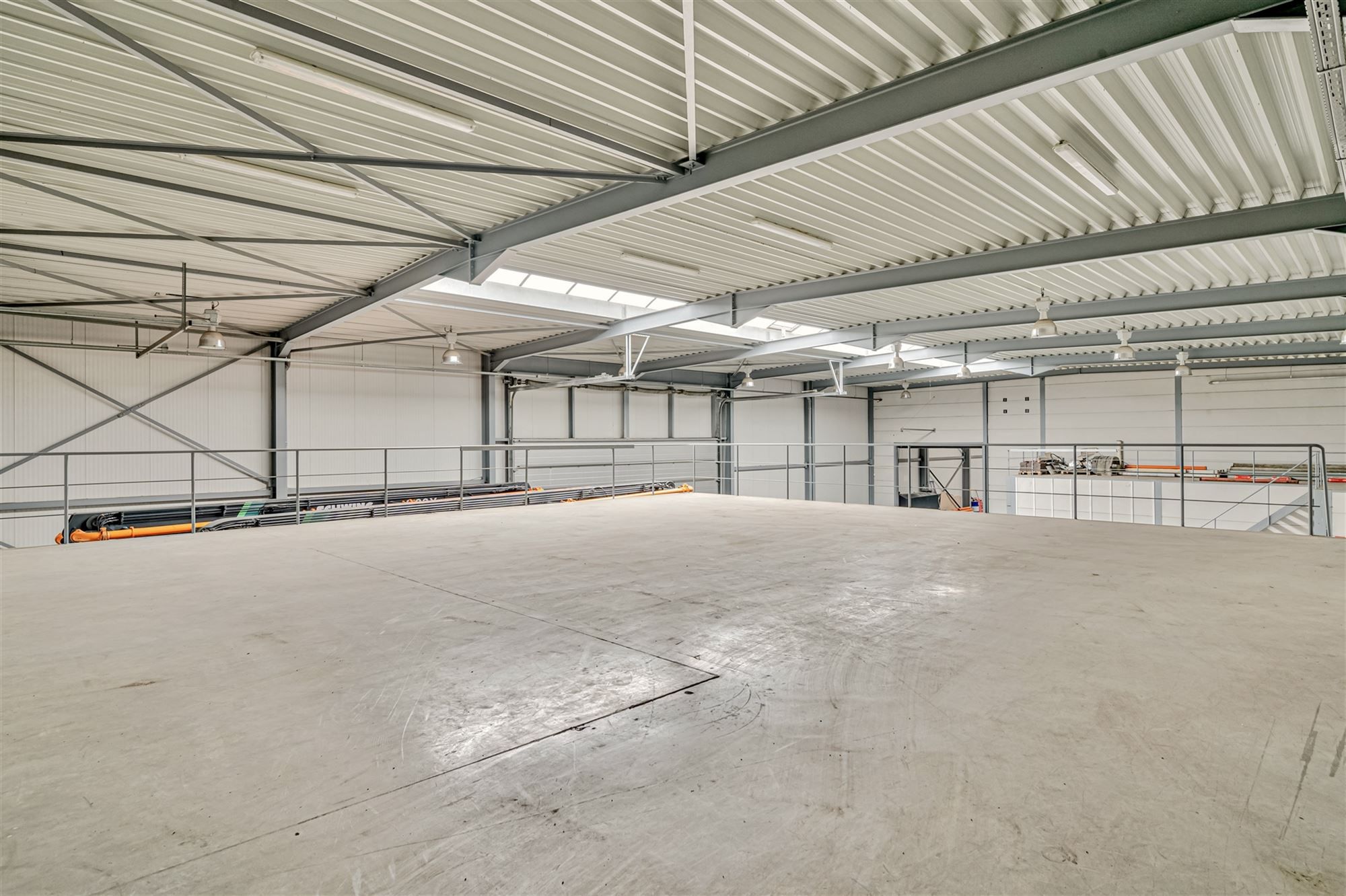 Zeer goed gelegen magazijn van ca 450 m2 foto 4