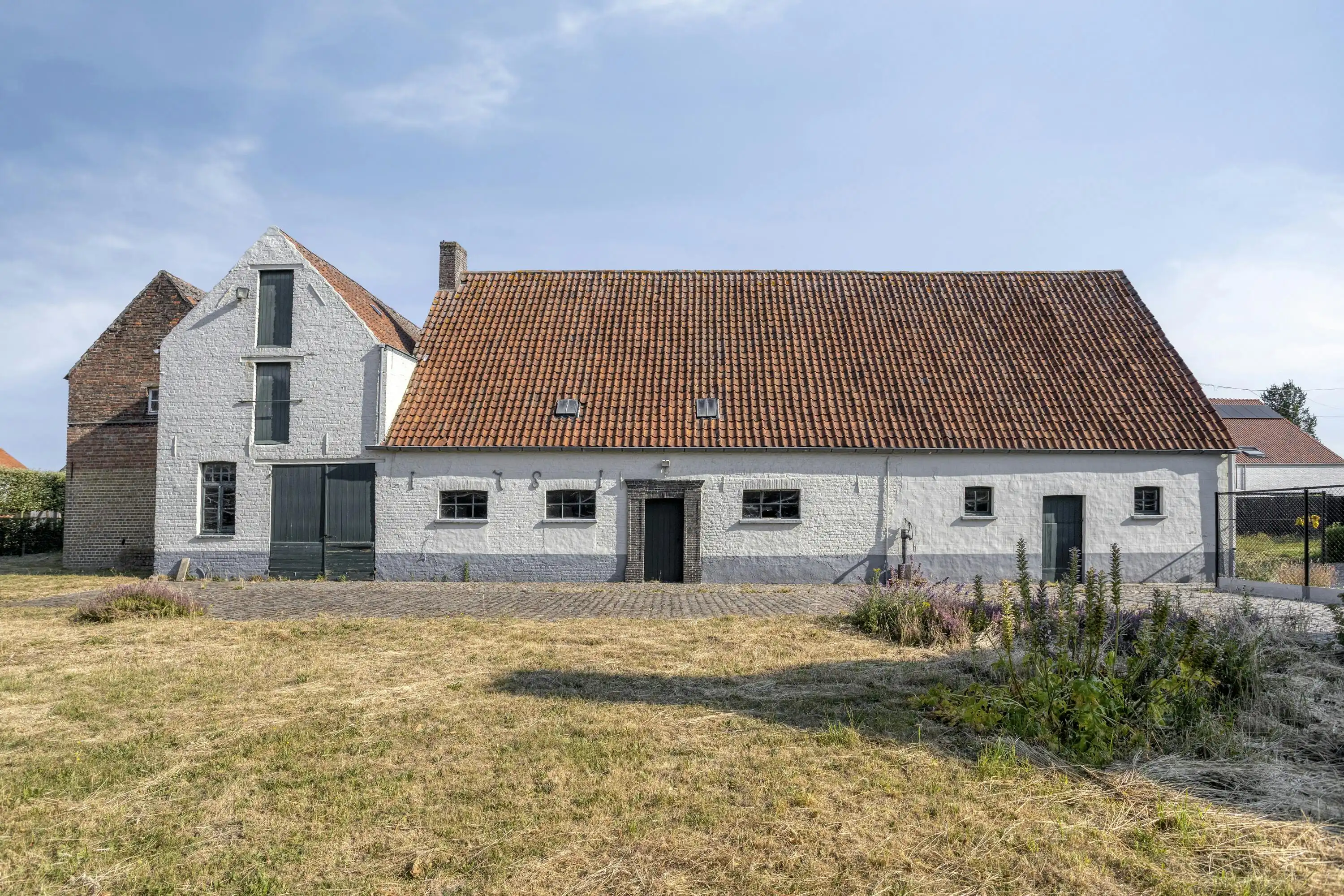 Veelzijdige te renoveren hoeve te koop in Jabbeke foto 2