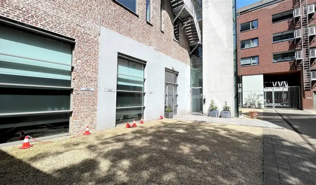 Trendy kantoor in gerenoveerd pakhuis nabij het Eilandje foto 14