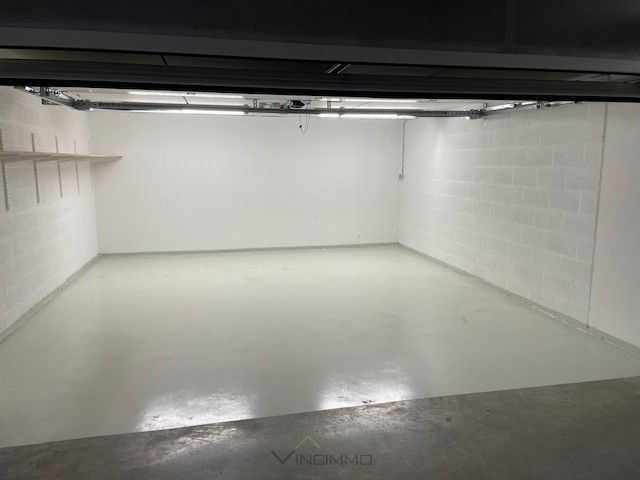 Dubbele gesloten garagebox op wandelafstand van de Zeedijk foto {{pictureIndex}}