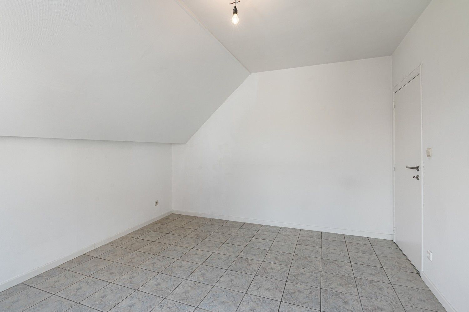 Instapklaar appartement met groot terras op gunstige locatie! foto 6