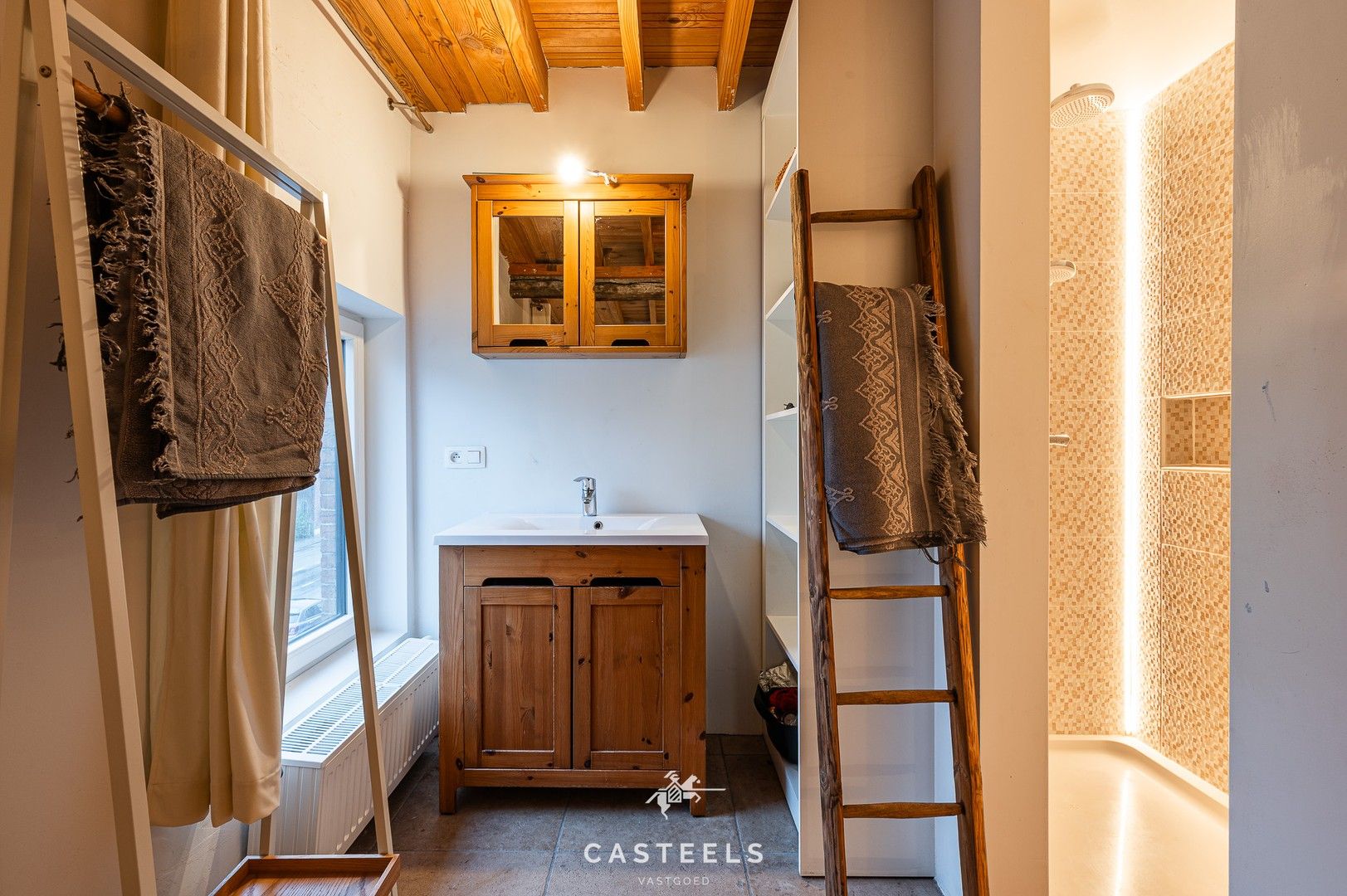 Instapklare stadswoning nabij station Brugge met tuin en studio foto 20