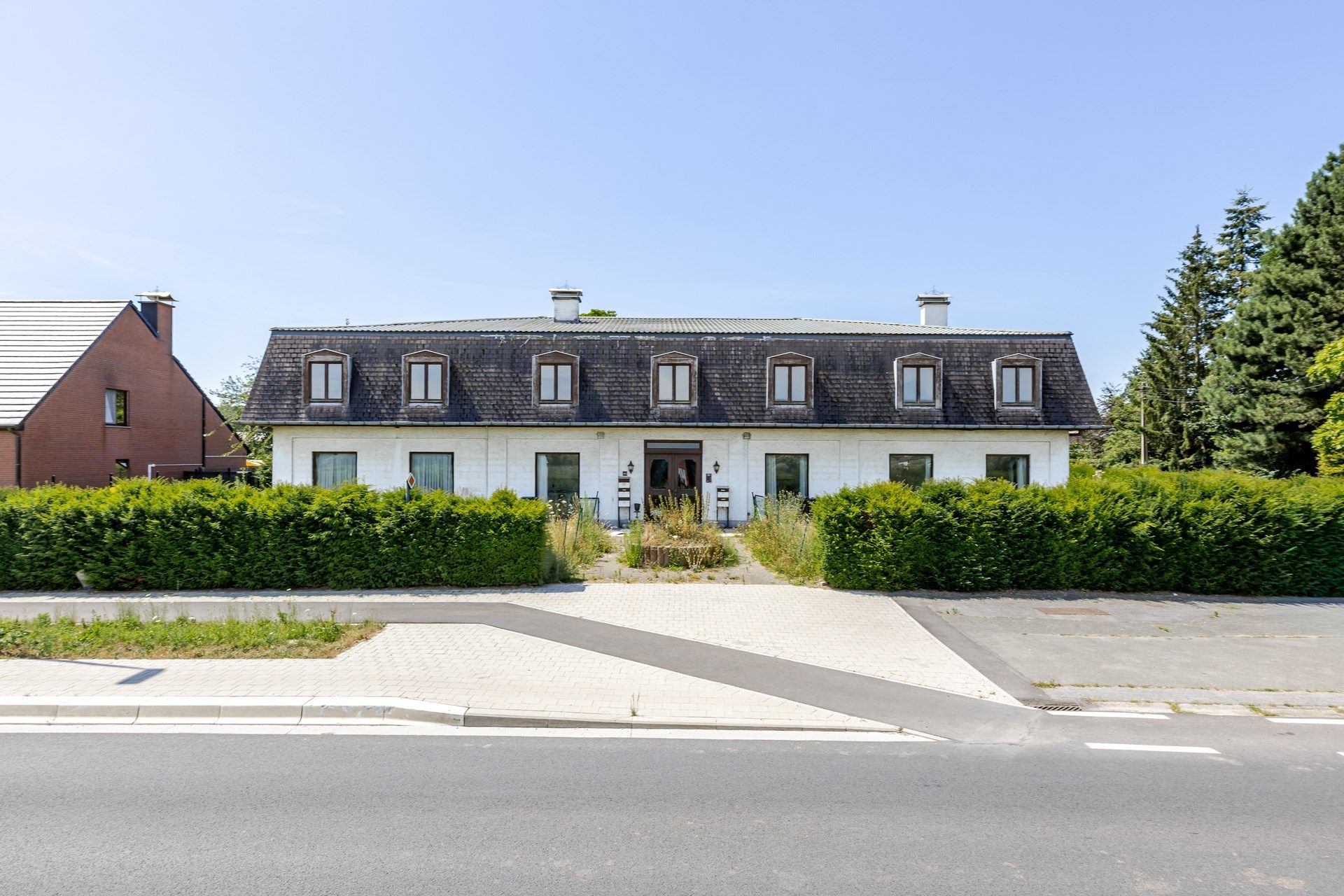 Karaktervolle eigendom voor renovatie op ± 1.356 m² met tal van mogelijkheden – Meerbeke