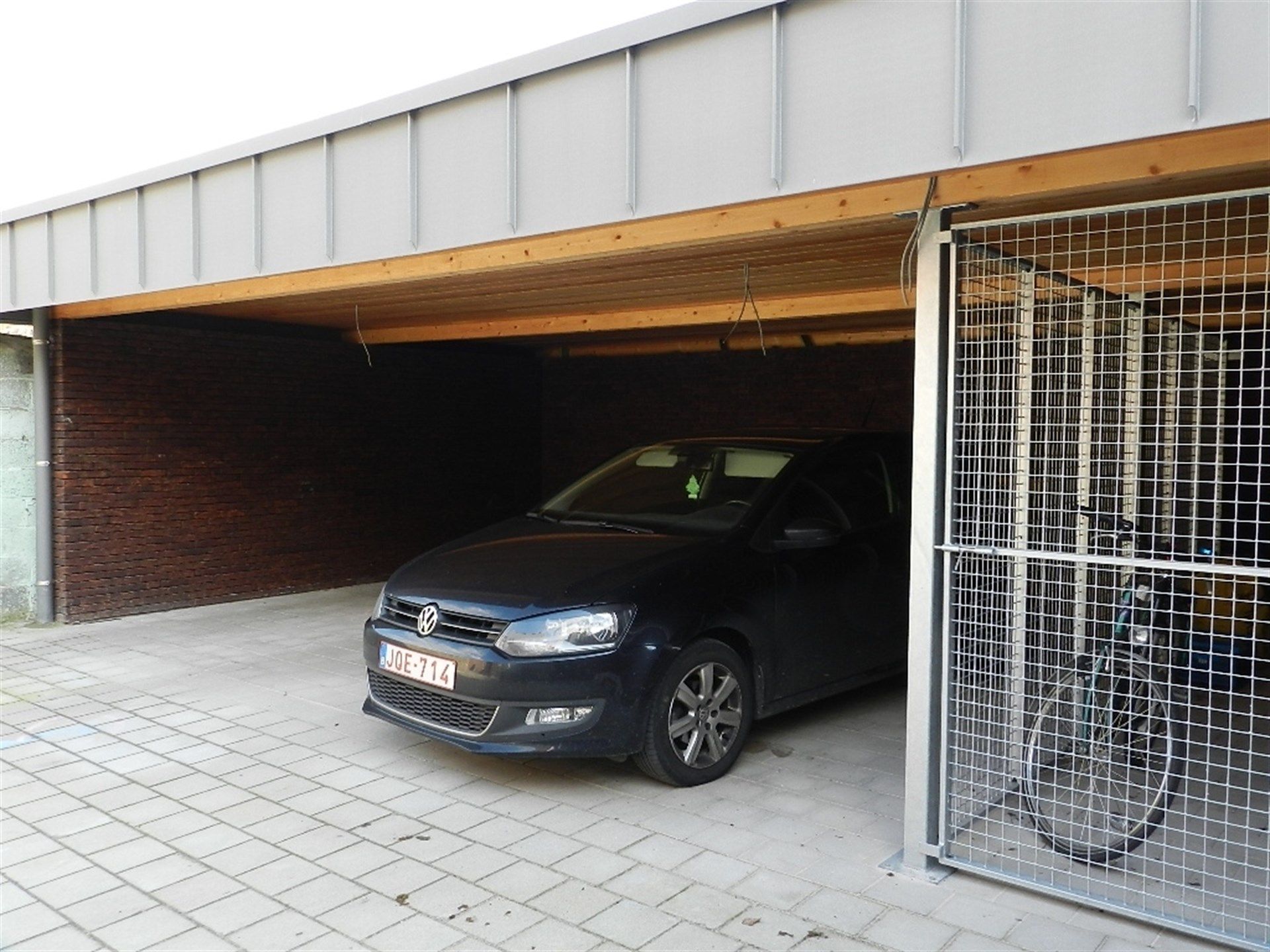 Gunstig gelegen duplex appartement met carport. foto 17