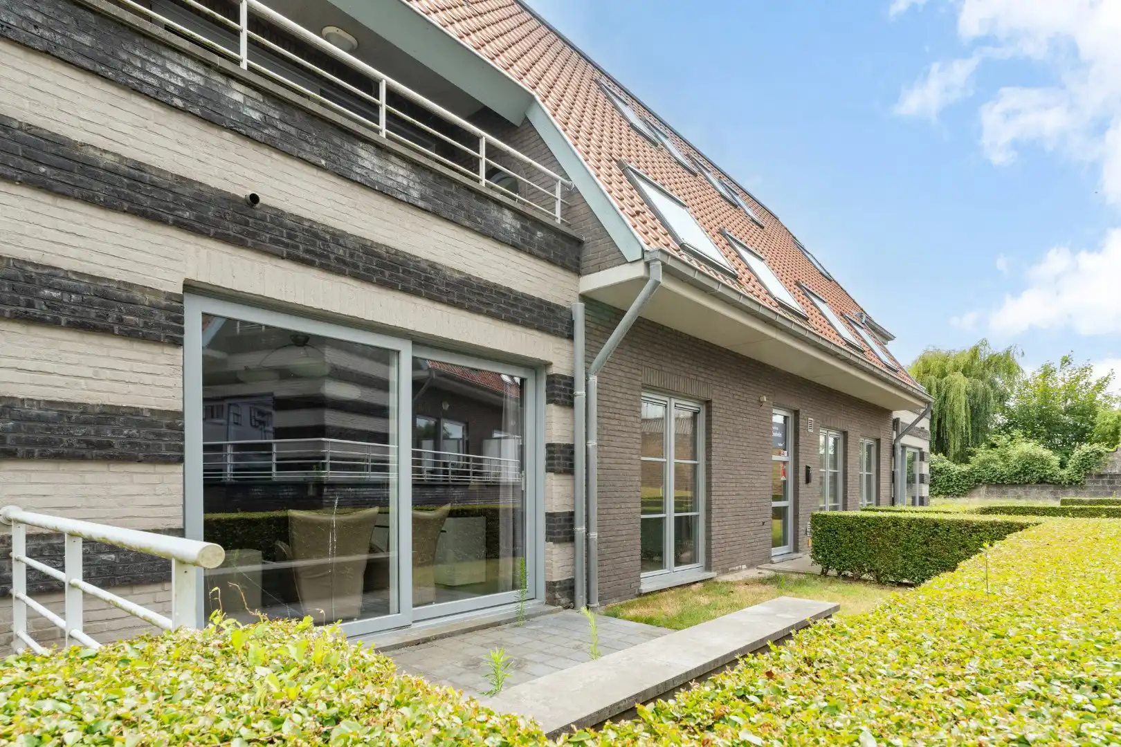 Instapklaar éénslaapkamerappartement vlak bij zee foto 2