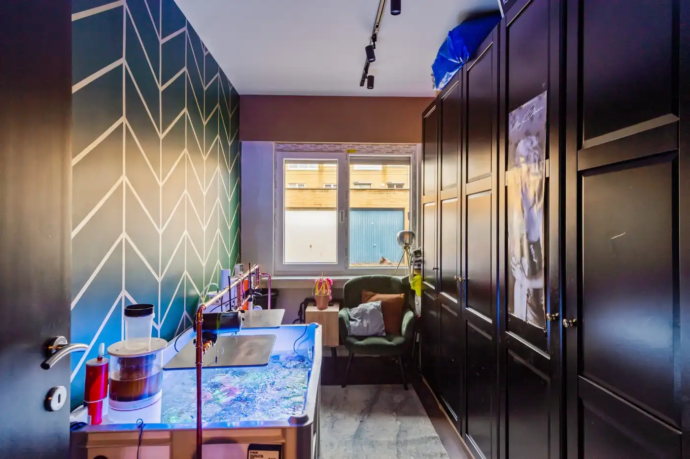 Keurig gerenoveerd, gelijkvloers appt. met 2 slpk., terrasje en garagebox foto 11