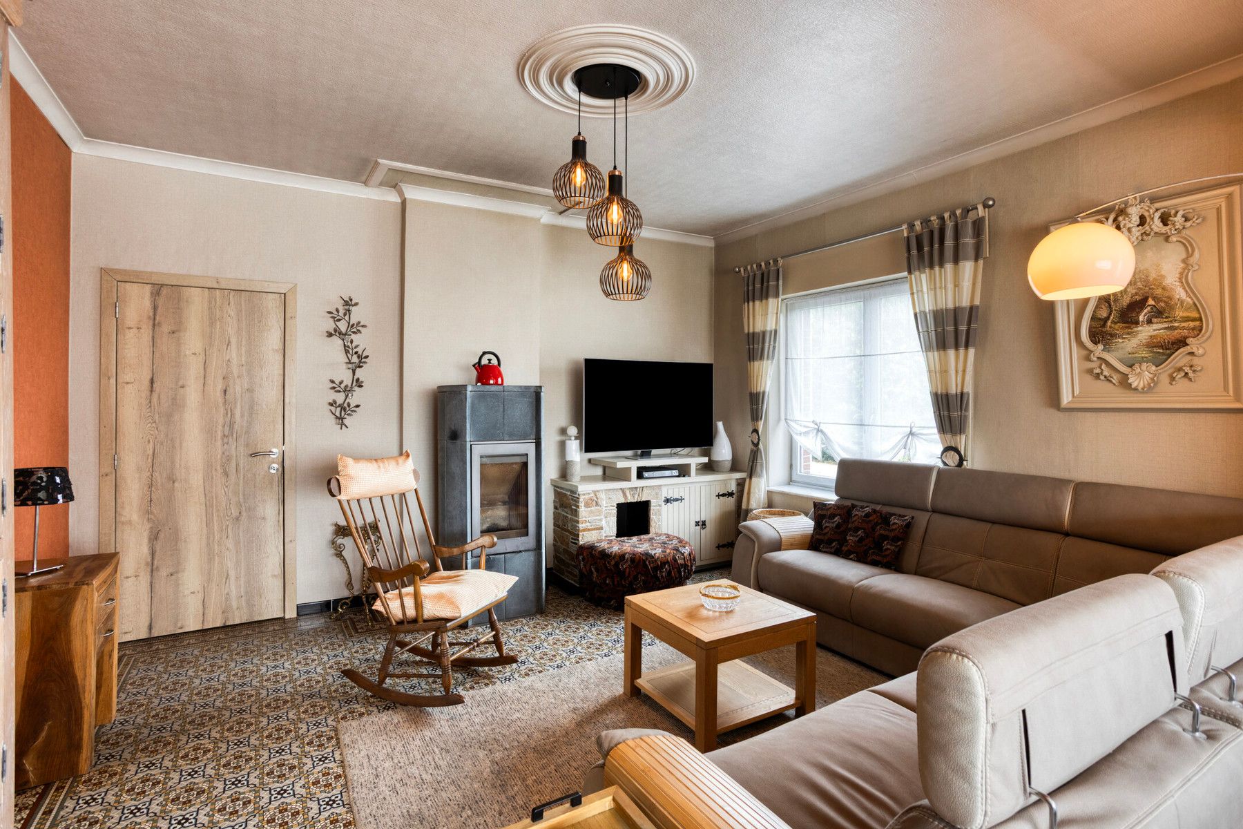 Open bebouwing met 4 slp, tuin, garage en prachtig uitzicht! foto 6