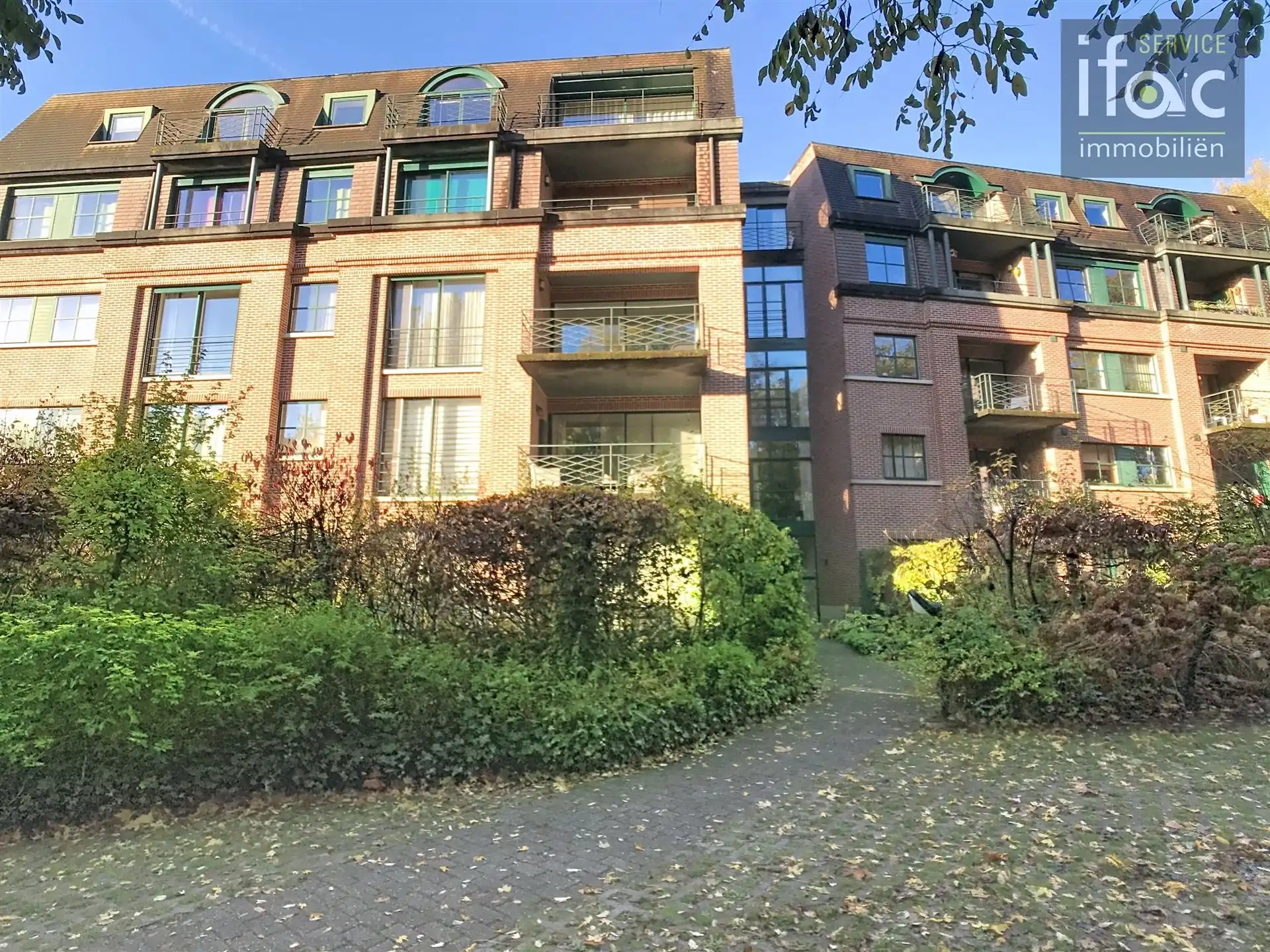 Penthouse met 2 slpk, kelder, parkeerplaats, garagebox! foto 2