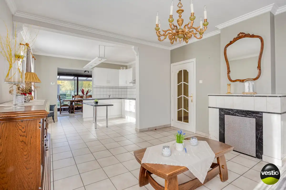 RUSTIG GELEGEN RUIME VRIJSTAANDE WONING MET GROTE TUIN OP 22A49CA TE HOESELT. foto 2