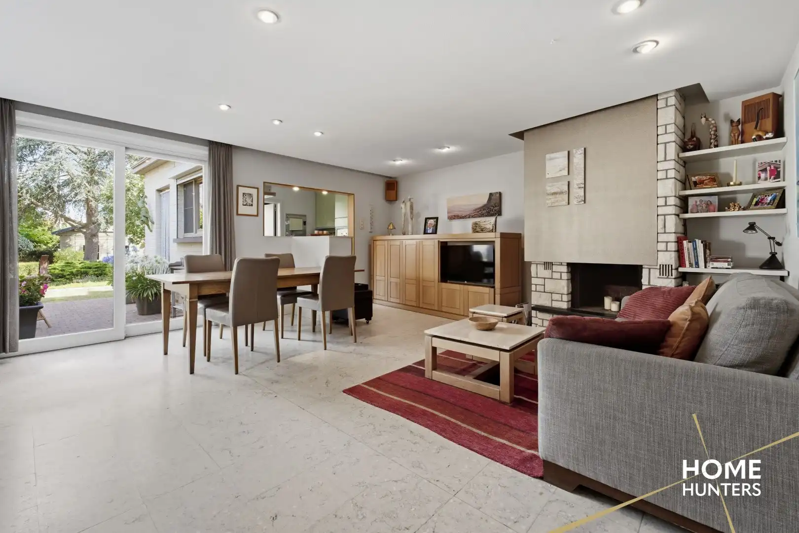 Veelzijdige woning met handelsruimte, 4 slaapkamers, grote garage en zonnige tuin op 497 m² foto 9