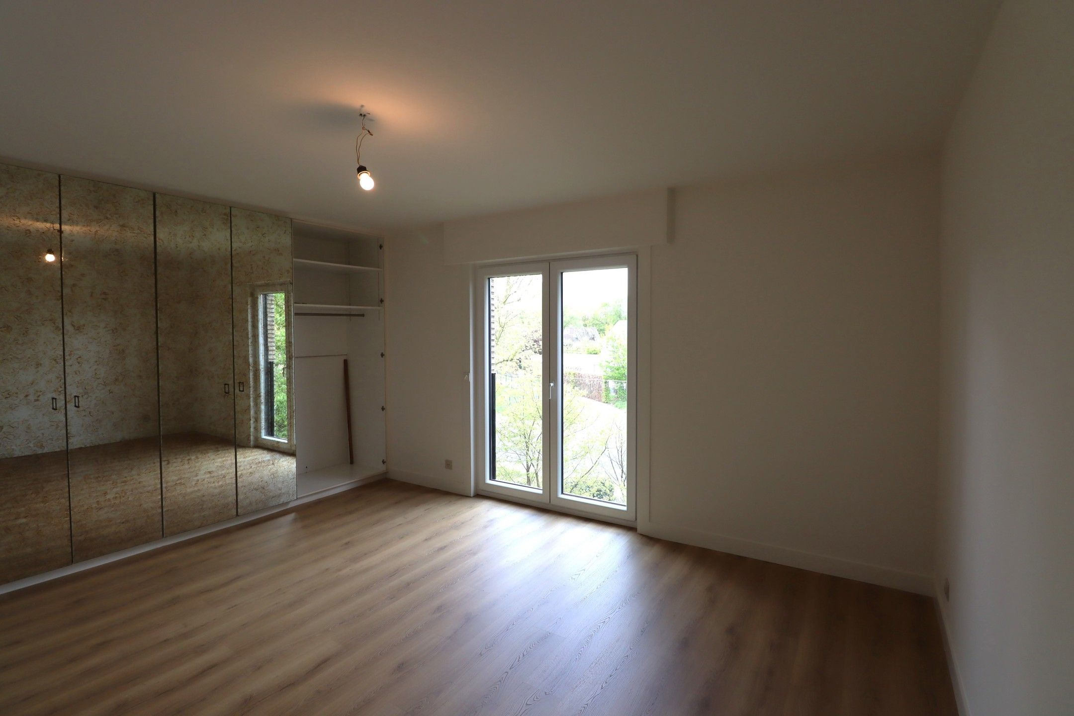 Ruim huis met tuin en Garage foto 12