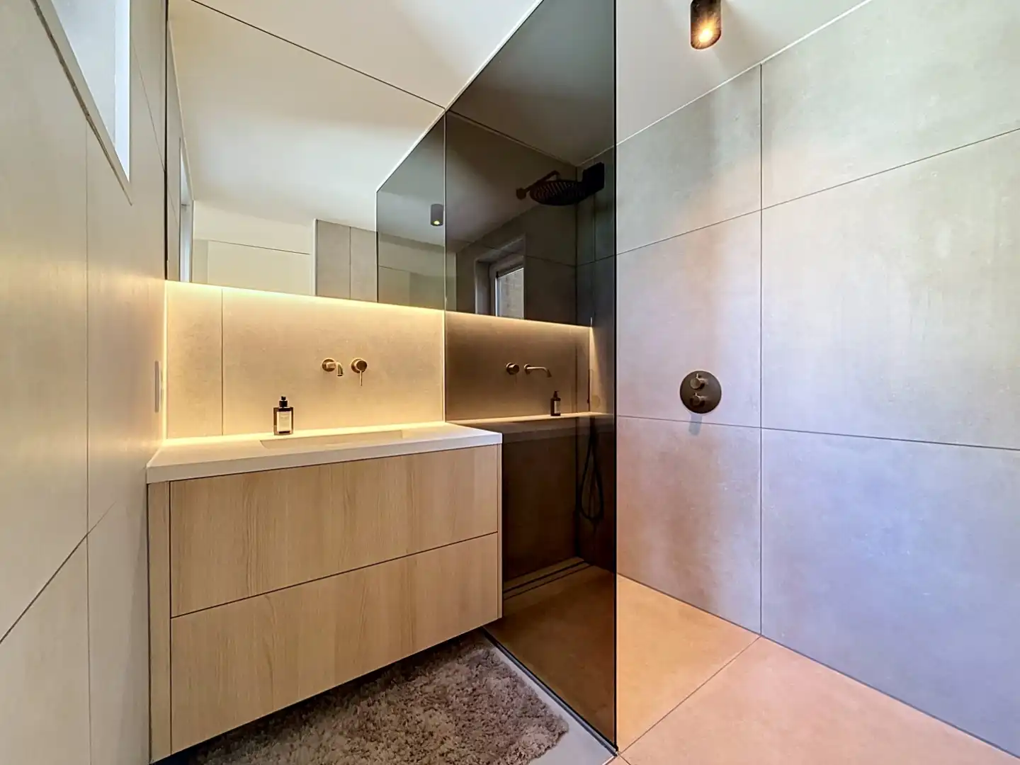 Gerenoveerd appartement met lateraal zeezicht te Nieuwpoort. foto 10