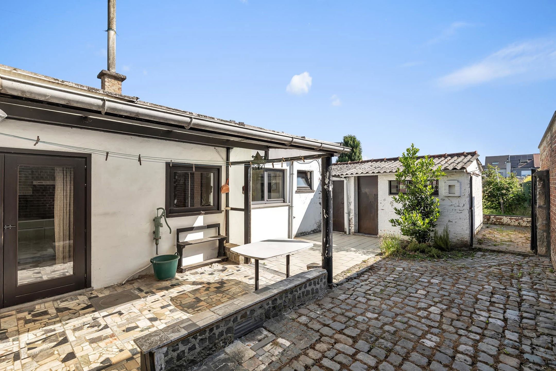Ruime te renoveren woning op toplocatie foto 26