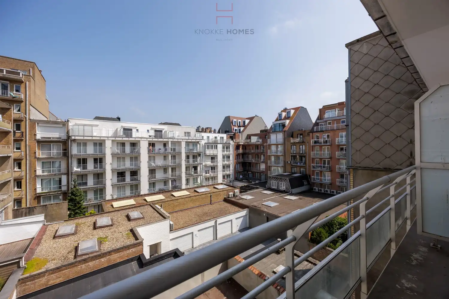 Charmant, ruim 1-kamerappartement met zijdelings zeezicht foto 15
