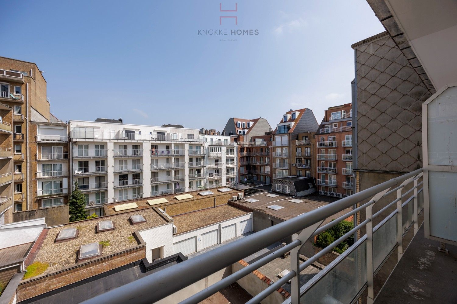 Charmant, ruim 1-kamerappartement met zijdelings zeezicht foto 15