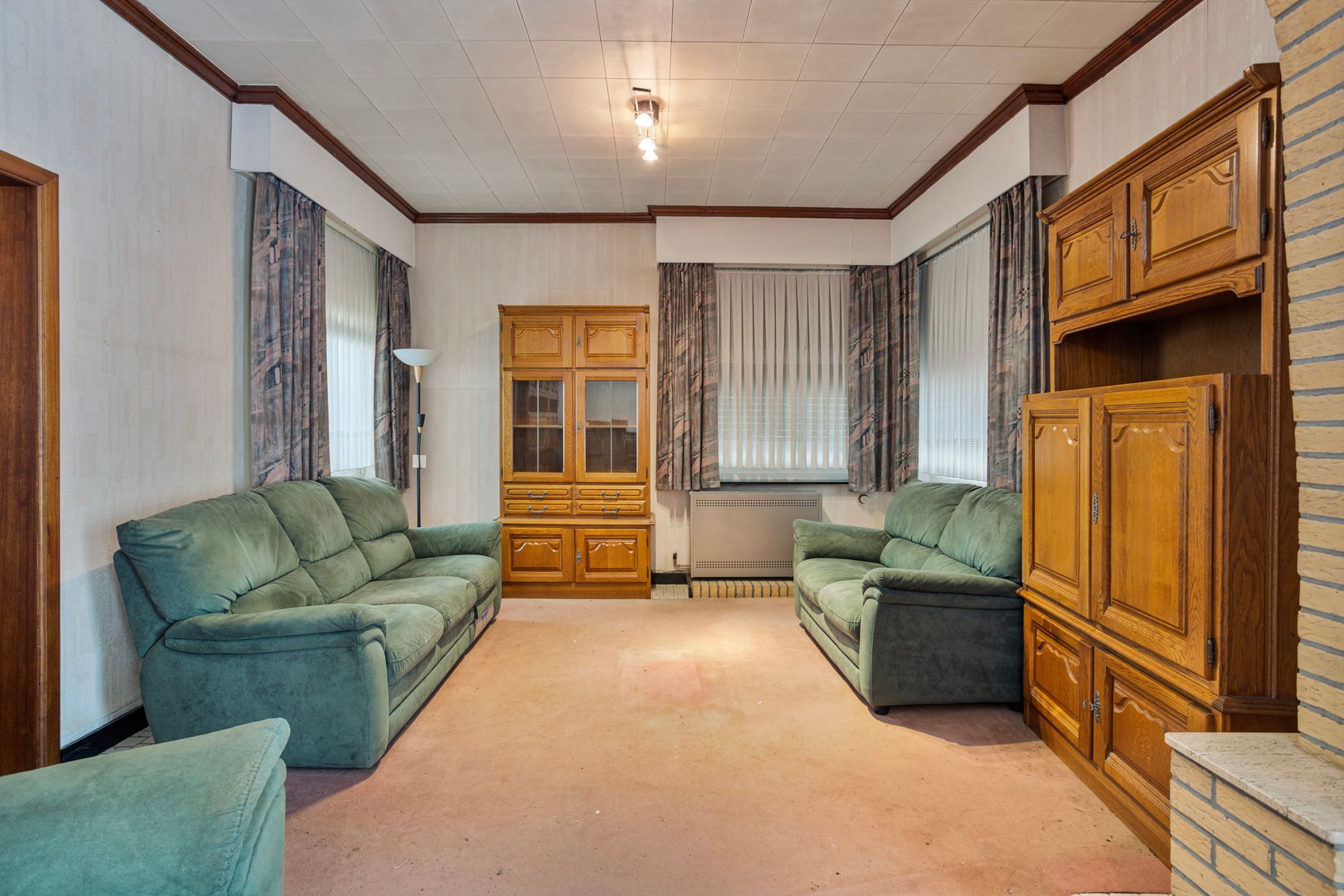 Te renoveren woning met 3 slaapkamers en tuin! foto 3