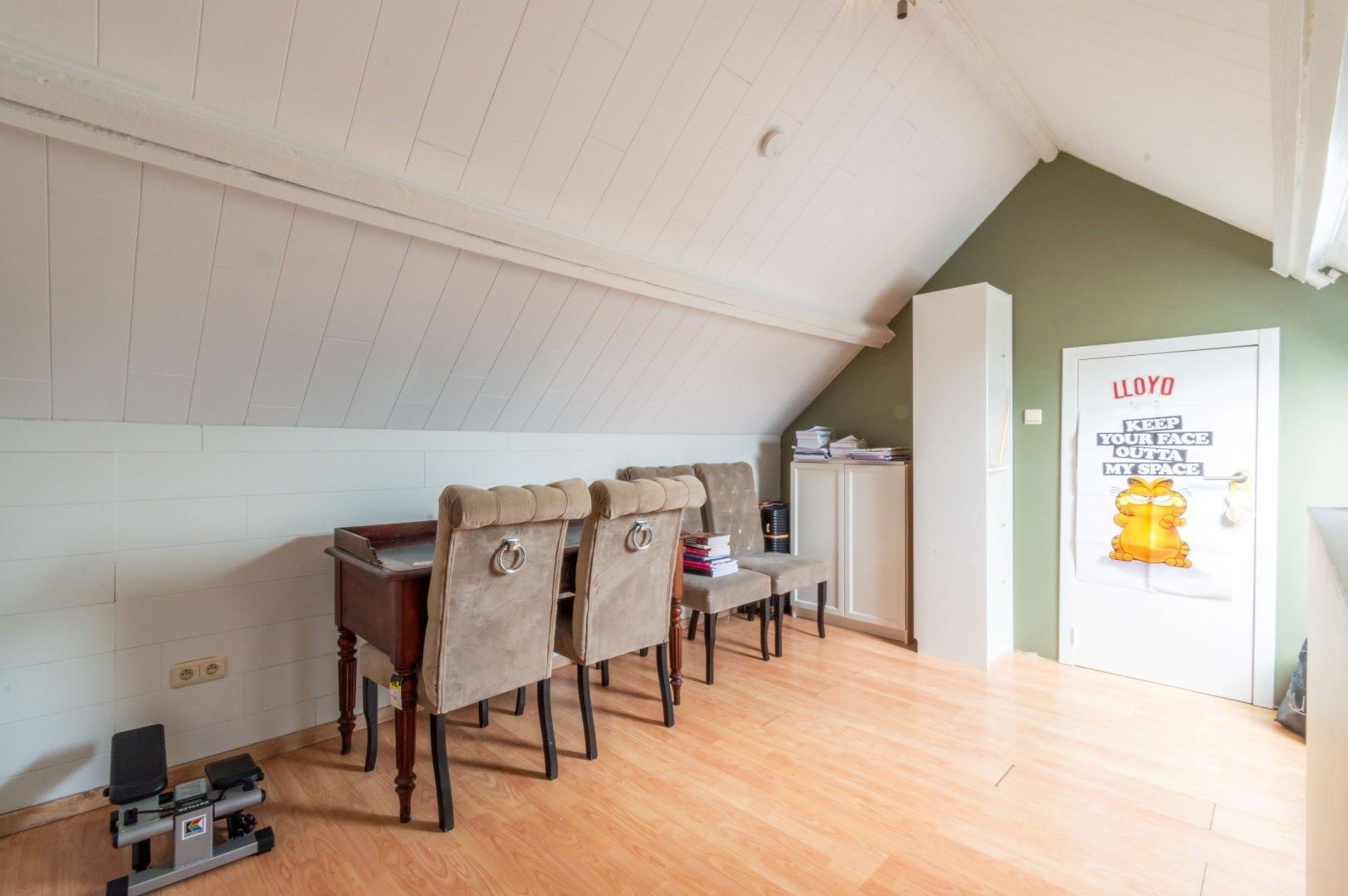 Ruime en gerenoveerde woning met 4 slaapkamers + garage! foto 16