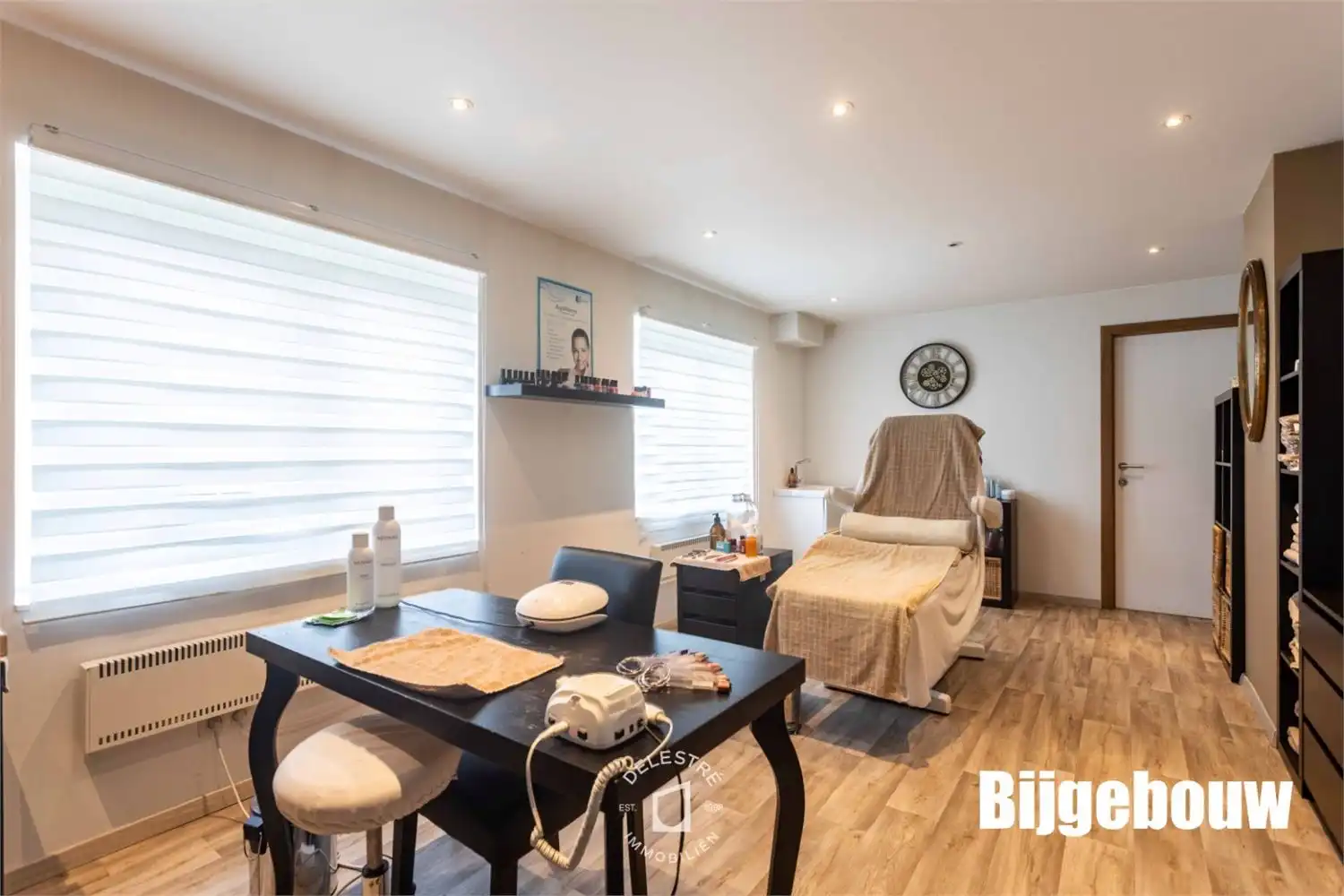 ** IN OPTIE **&nbsp;GERENOVEERDE WONING MET 6 SLPK. EN TUIN foto 28