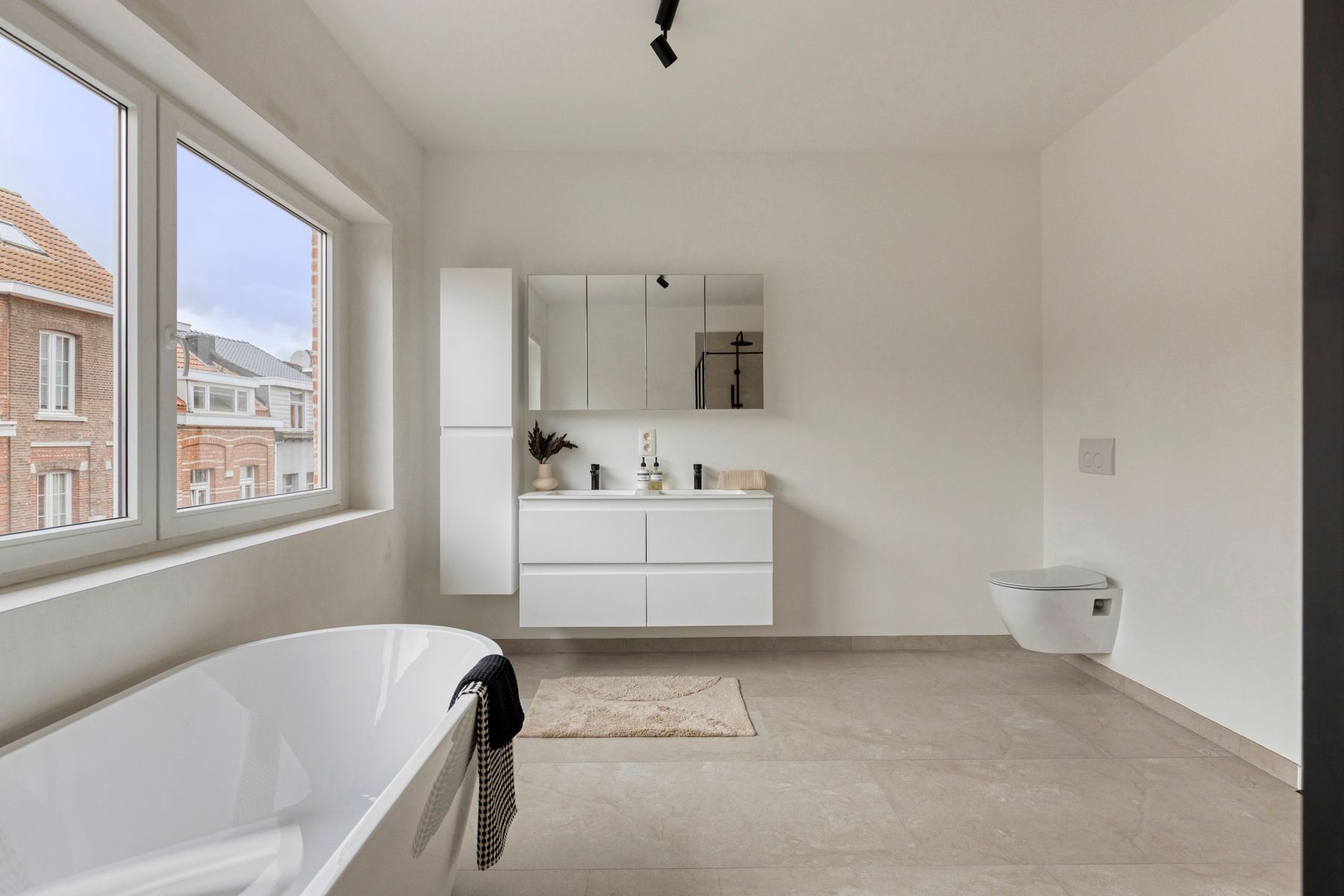 Energiezuinige vernieuwde woning met 4 slaapkamers. foto 20