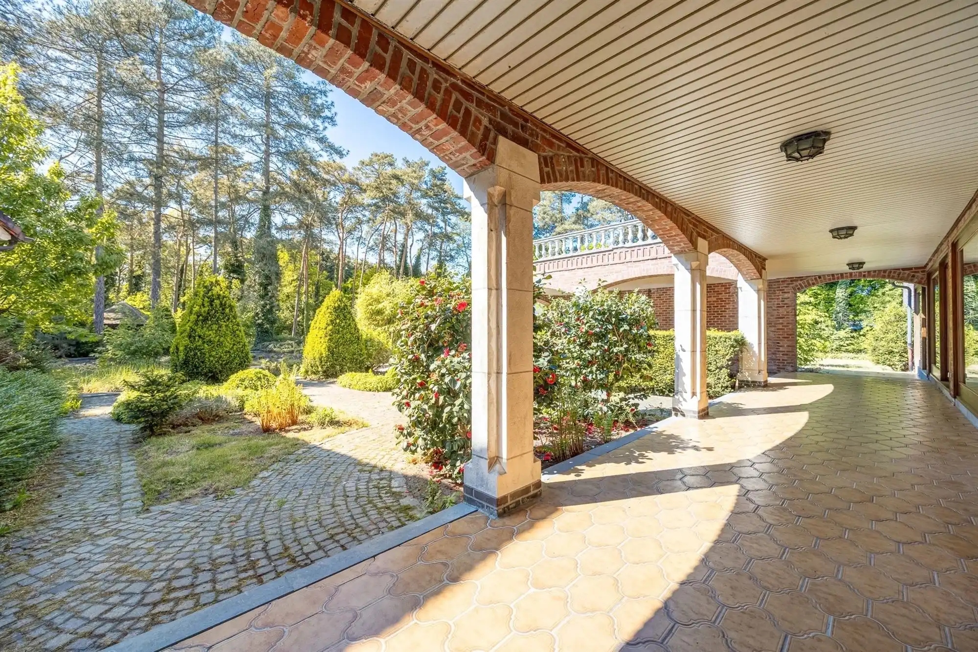 Villa met bijgebouwen op prachtig perceel foto 25