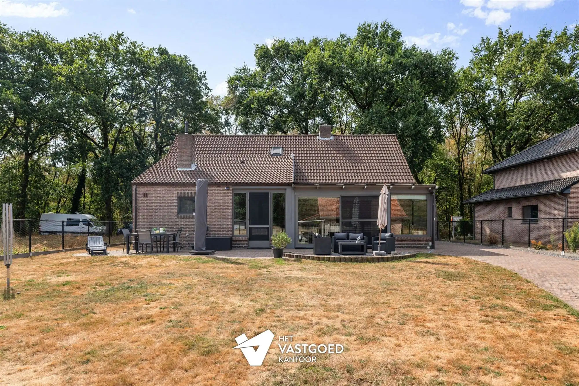 GERENOVEERDE WONING MET 3 SLAAPKAMERS UITERST RUSTIG GELEGEN TE HEPPEN foto 3