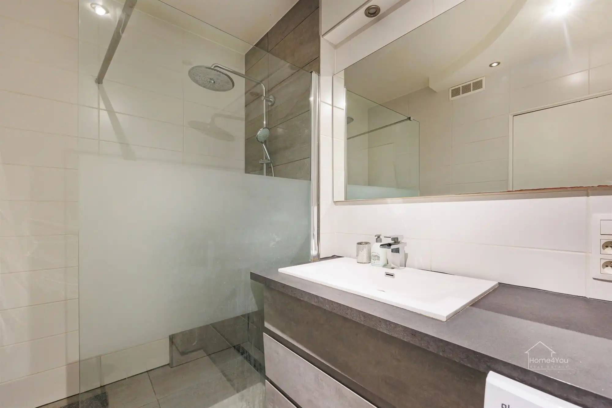 Instapklaar appartement met 2 terrassen  foto 12